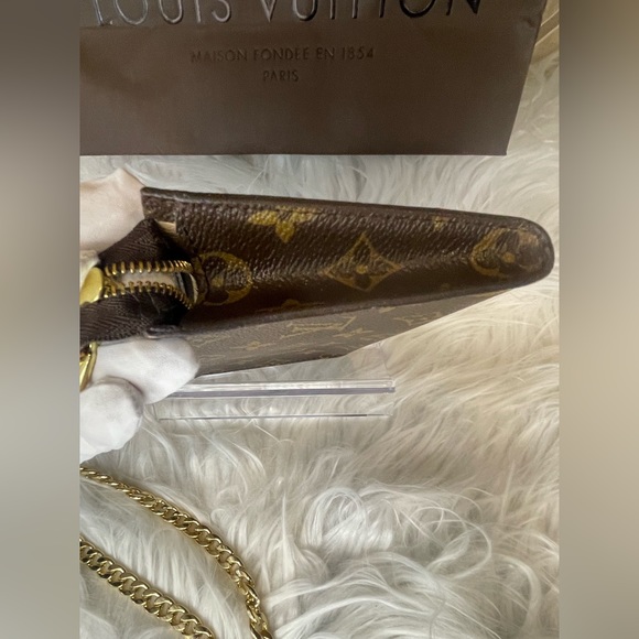 Vintage Louis Vuitton Monogram Pouch 15 - Picture 10 of 14